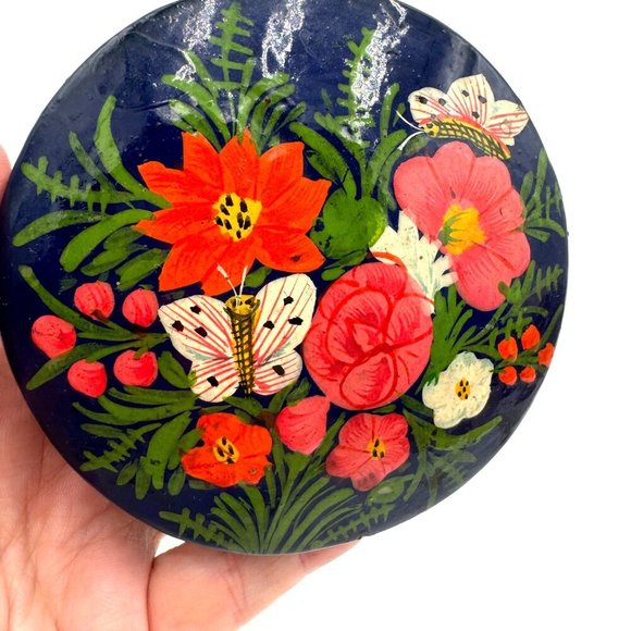 Vintage Papier Mache Trinket Box Hand Painted Lacquered Black Pink Floral circle - Picture 2 of 9